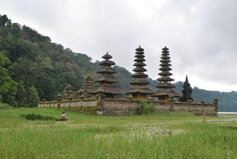 Tamblingan Lake